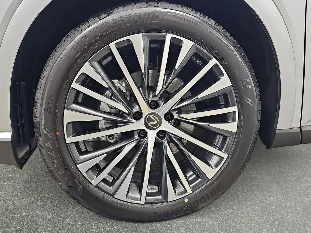 New 2026 Iridium Lexus PREMIUM PLUS image 31
