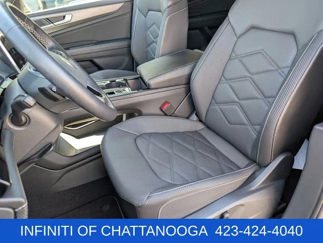 Used 2024 Gray Volkswagen 2.0T SE w/Technology image 5