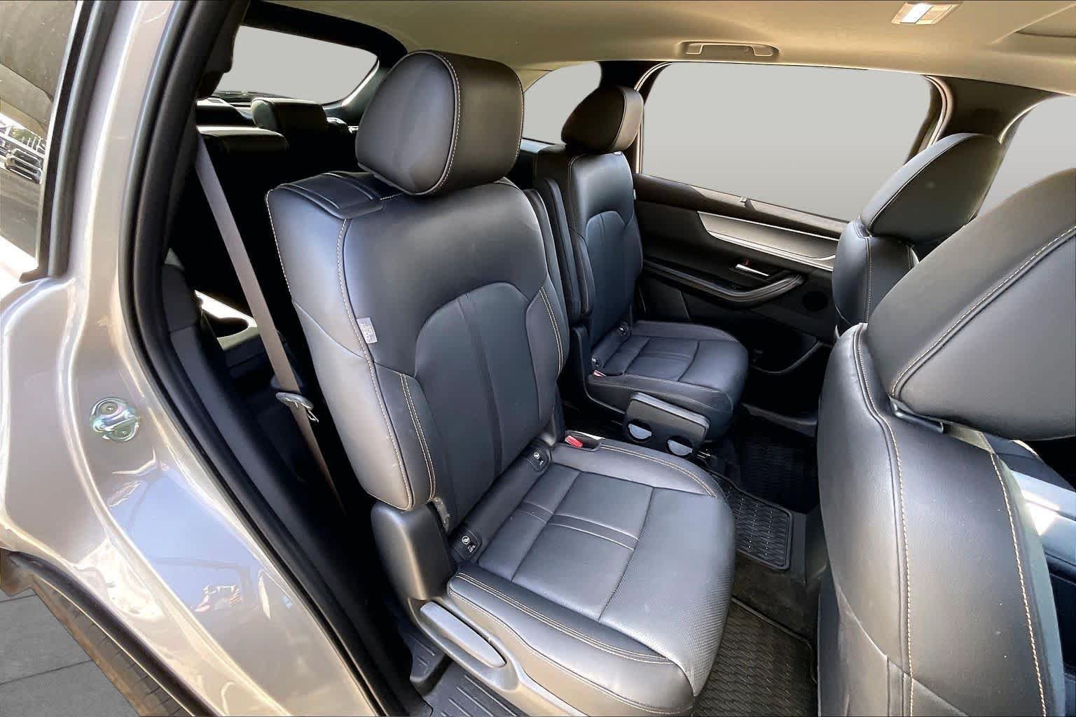 Used 2025 Platinum Quartz Mazda Preferred Package image 19