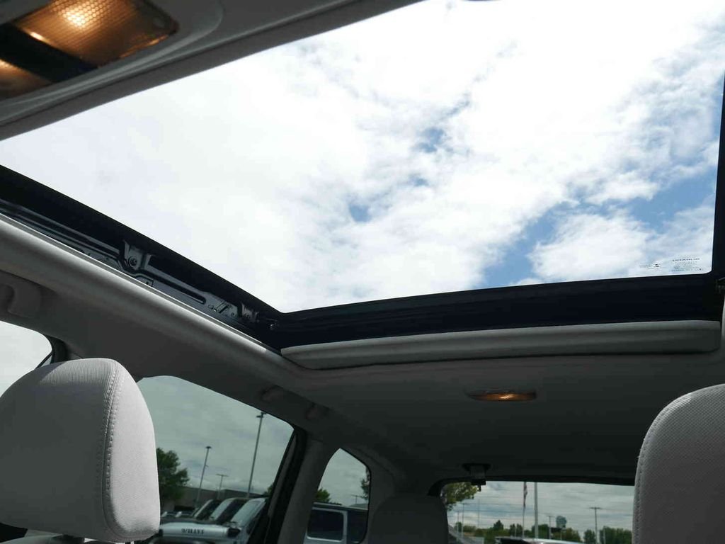 Used 2018 Silver Subaru 2.5i Premium image 26