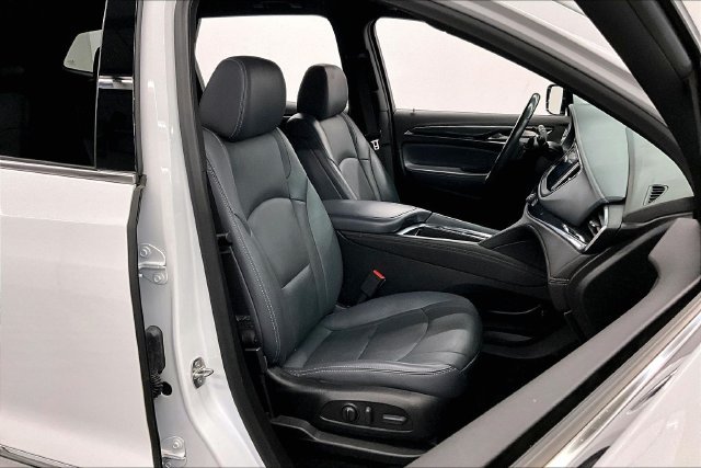 Used 2023 Summit White Buick Essence image 8