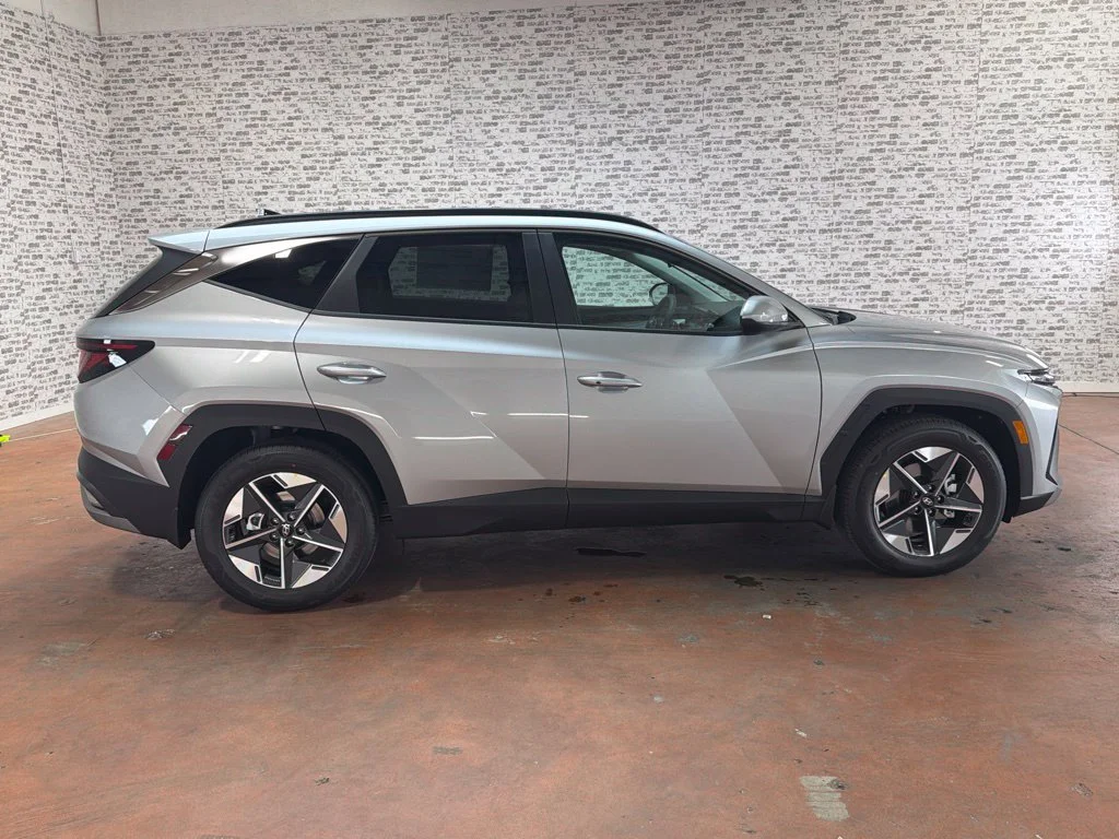 New 2026 Shimmering Silver Hyundai SEL image 8