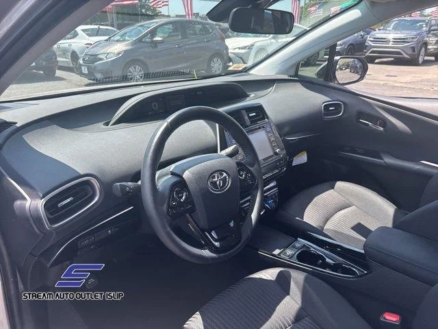Used 2022 Silver Toyota LE image 24