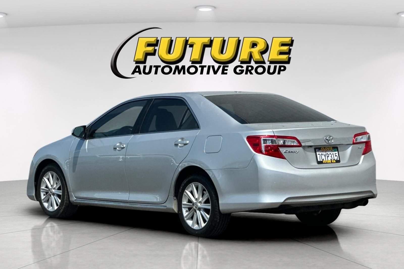 Used 2014 Silver Toyota XLE image 6