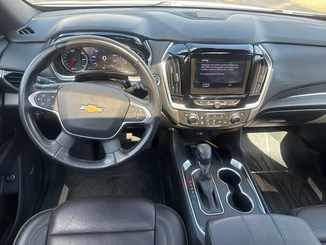 Used 2022 Iridescent Pearl Tricoat Chevrolet High Country image 16
