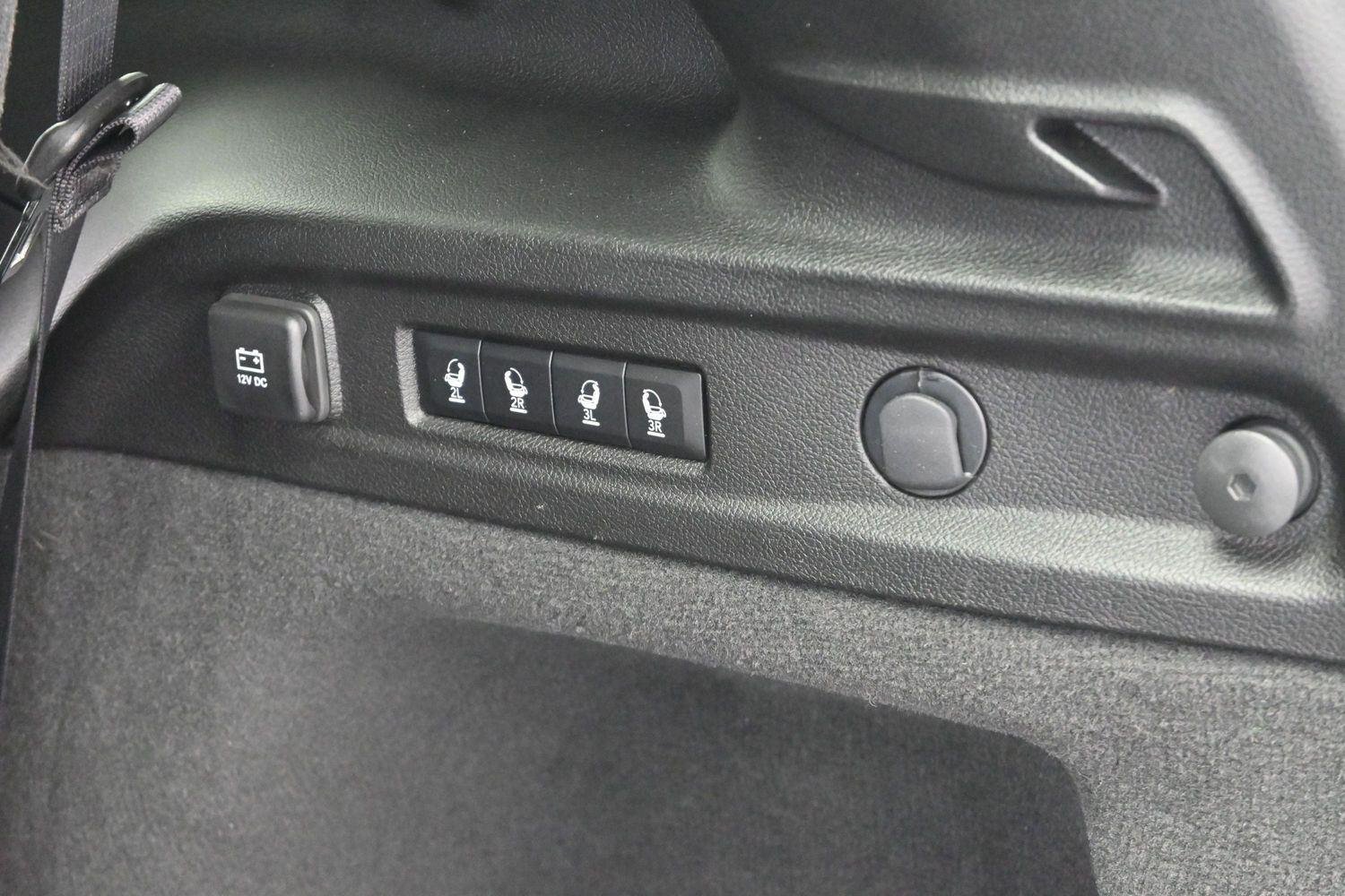 Used 2023 Diamond Black Crystal Pearlcoat Jeep Overland image 10