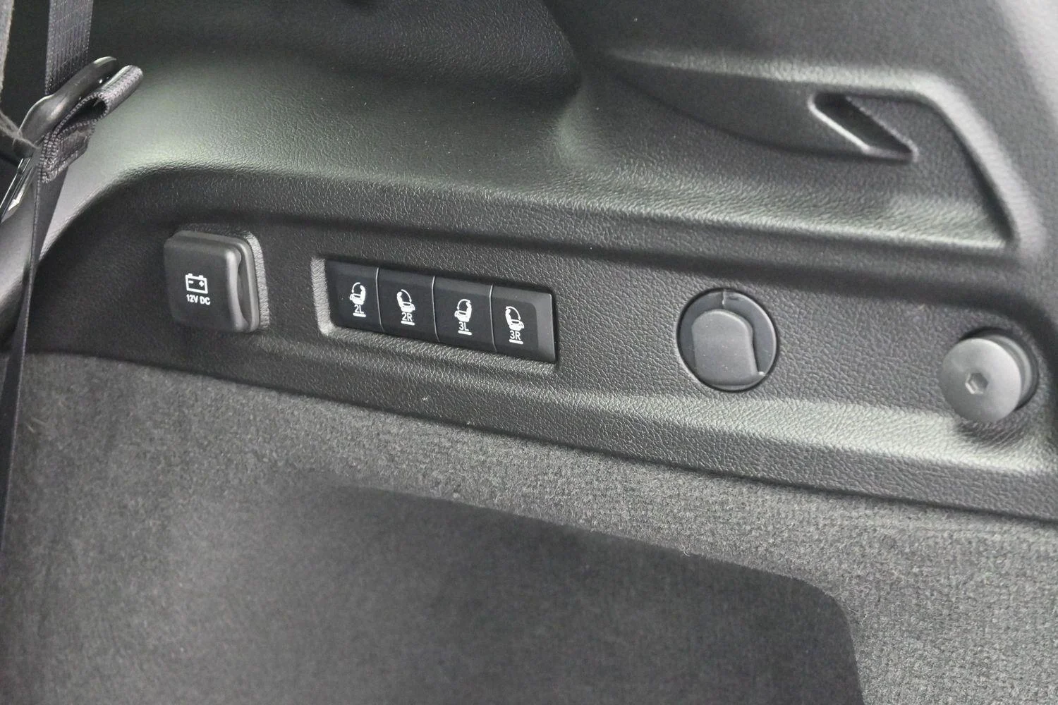 Used 2023 Diamond Black Crystal Pearlcoat Jeep Overland image 10
