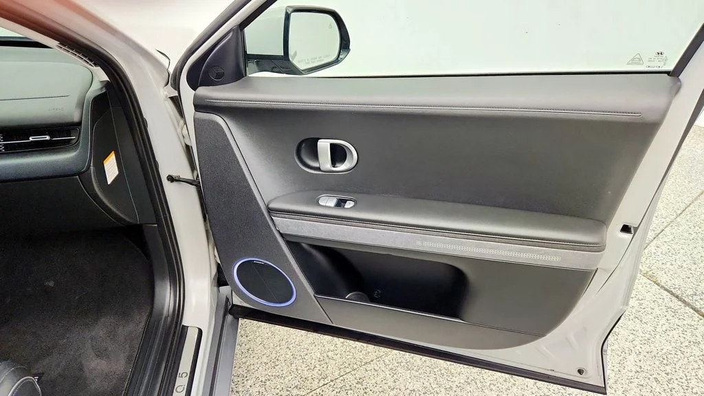 Used 2022 Cyber Gray Hyundai Limited AWD image 27