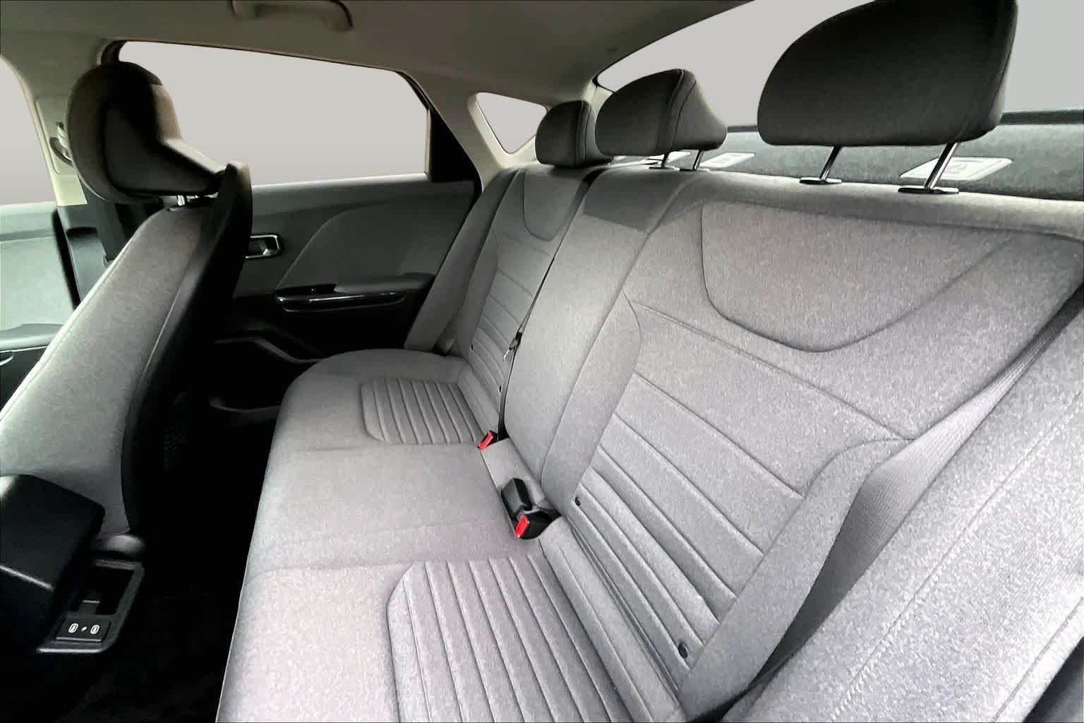 Used 2025 Snow White Pearl Kia EX image 21