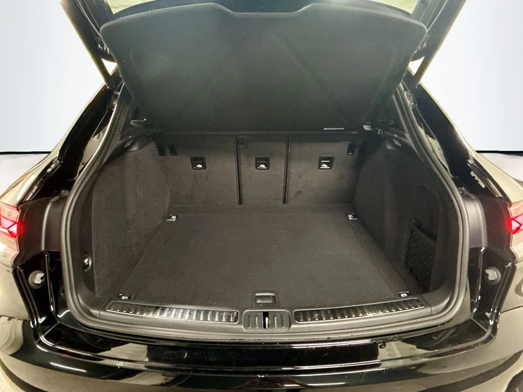Certified Used 2020 Black Porsche  image 27