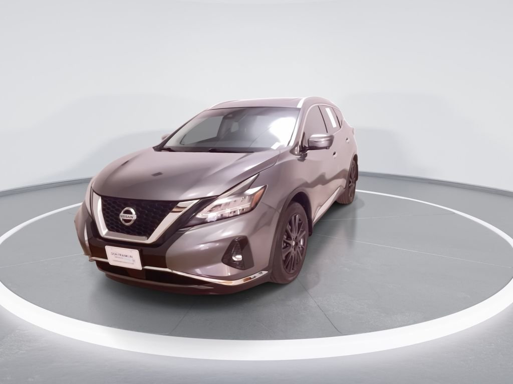 Used 2021 Gray Nissan Platinum image 4