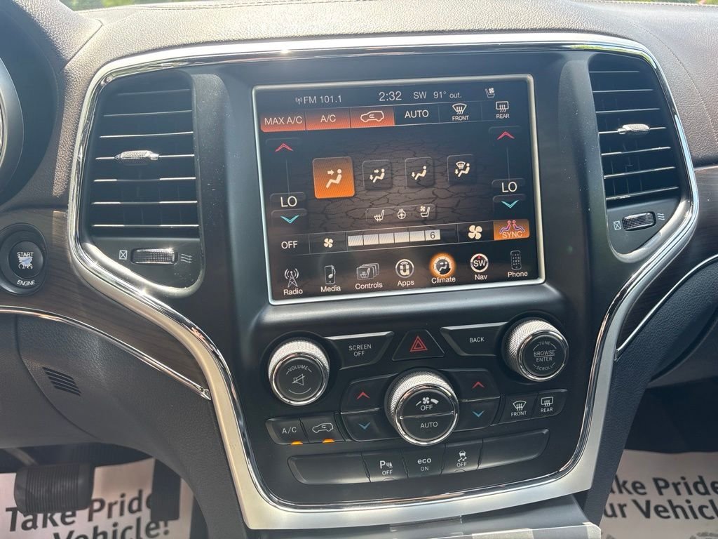 Used 2015 Bright White Jeep  image 21