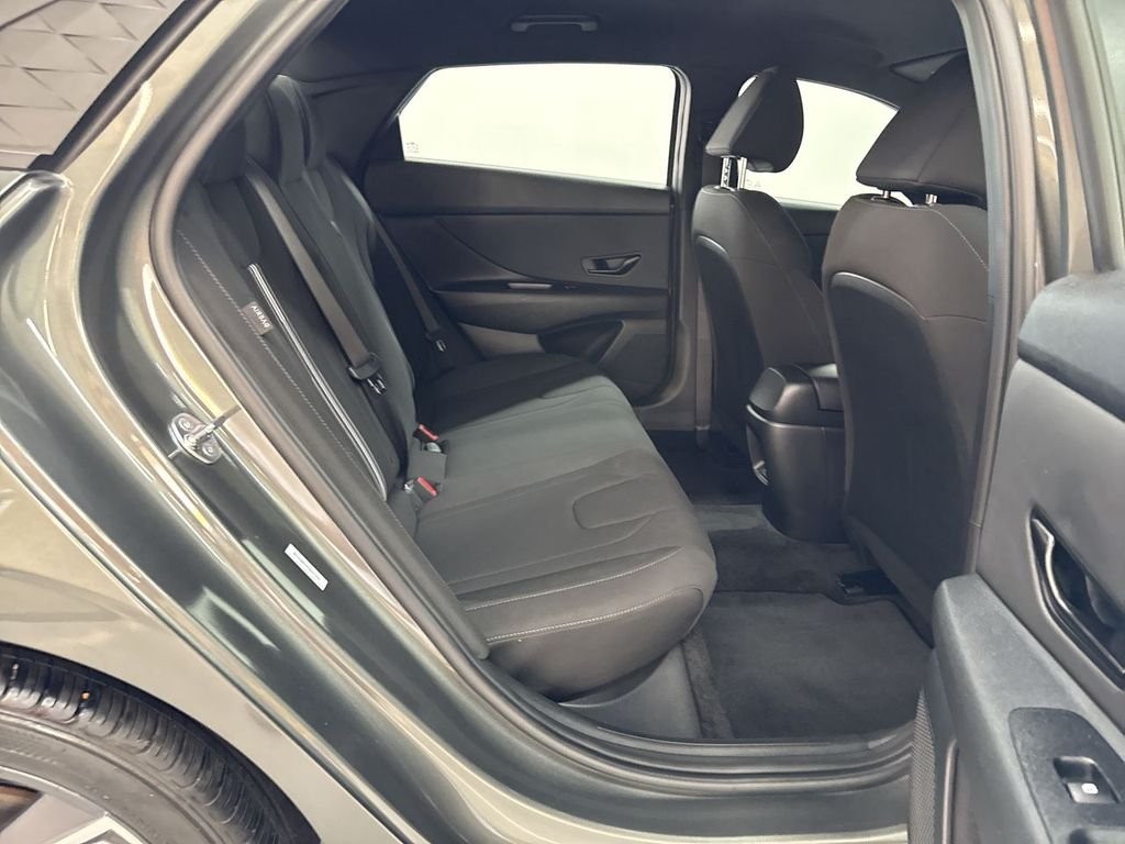 Used 2025 Gray Hyundai SEL Sport image 16