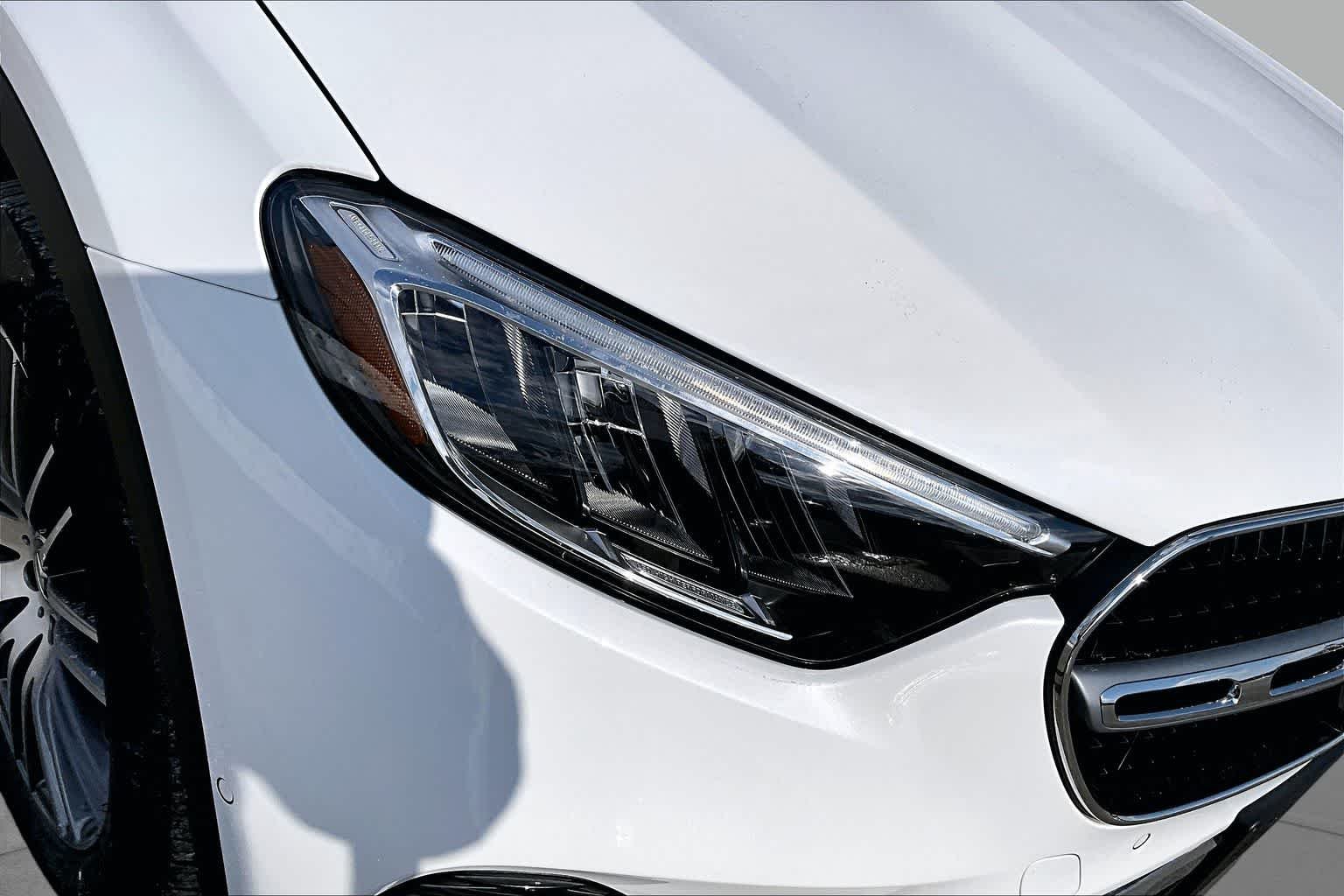 New 2026 MANUFAKTUR Moonlight White Metallic Mercedes-Benz GLC 300 image 17