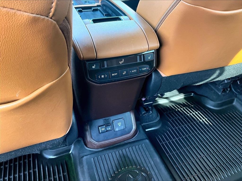 Used 2022 Black Toyota Platinum image 29