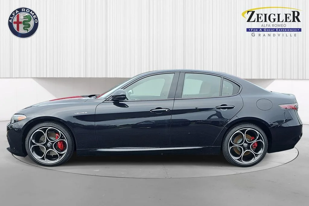 New 2026 Vulcano Black Metallic Exterior Paint Alfa Romeo Veloce image 8