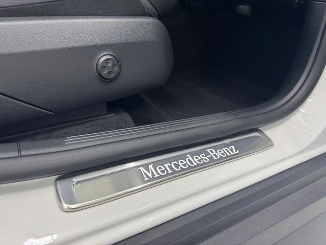 New 2027 White Mercedes-Benz GLC 300 image 42