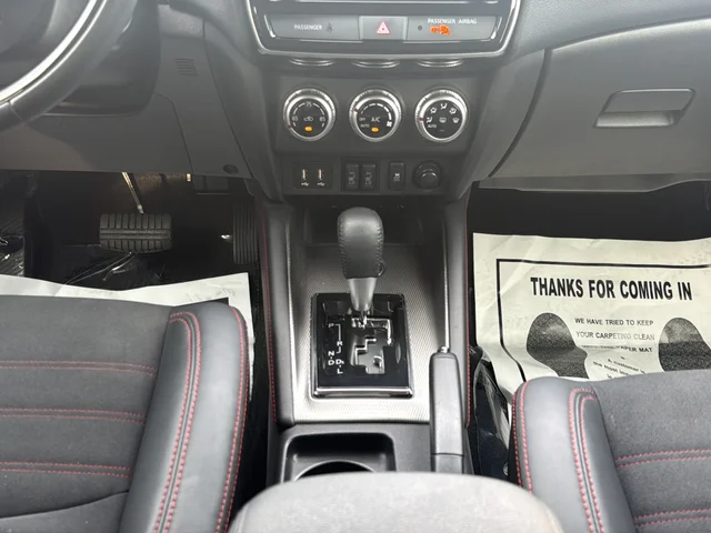 Used 2022 Gray Mitsubishi 2.0 SE image 29