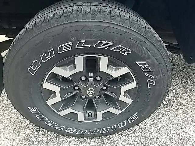 Used 2020 Blue Toyota SR5 image 22