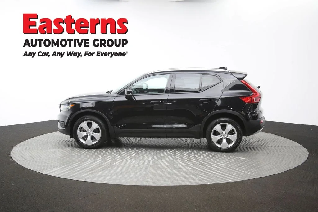 Used 2022 Black Volvo Momentum image 60