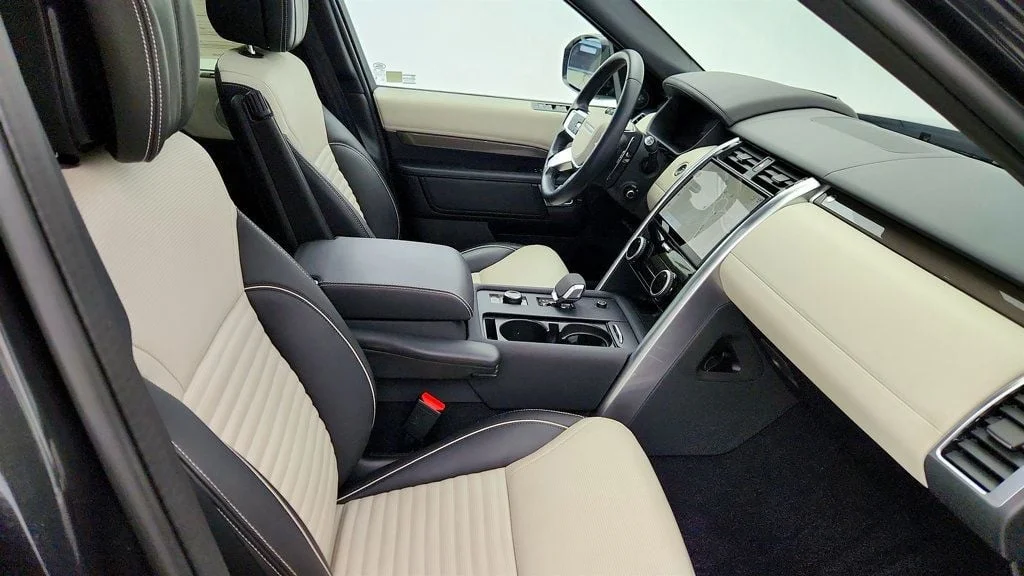 Used 2024 Carpathian Grey Premium Metallic Land Rover P360 Metropolitan Edition w/ Tech., Towing & Cold Climate Pkgs image 21