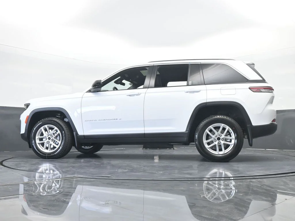 Used 2025 Bright White Clearcoat Jeep Laredo X image 52
