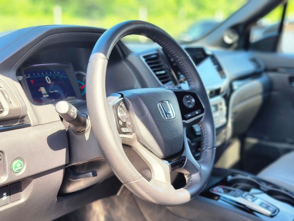 Used 2019  Honda Touring image 21