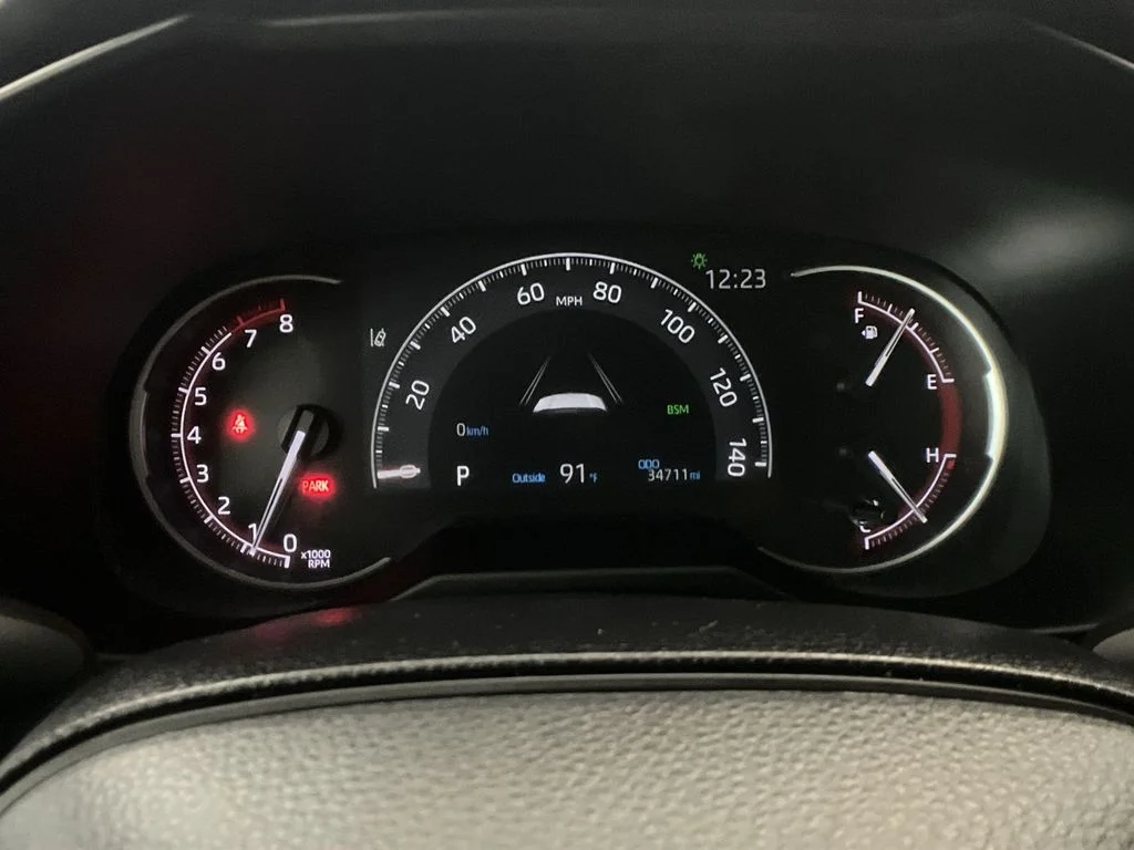 Used 2025 Ice Toyota XLE image 27