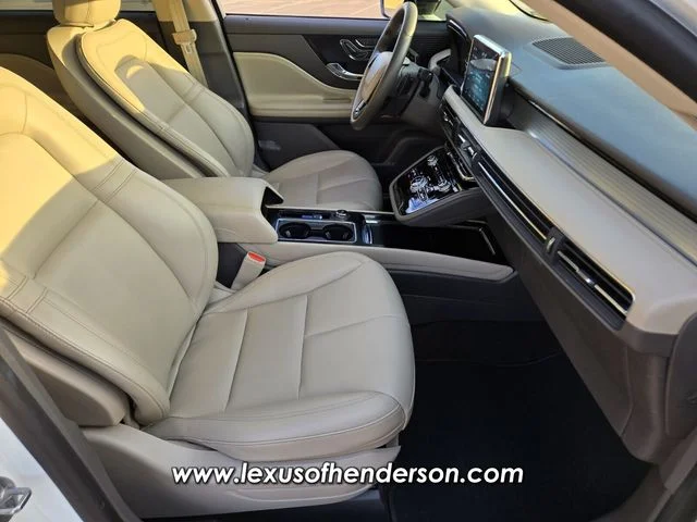Used 2021 White Lincoln Standard image 15
