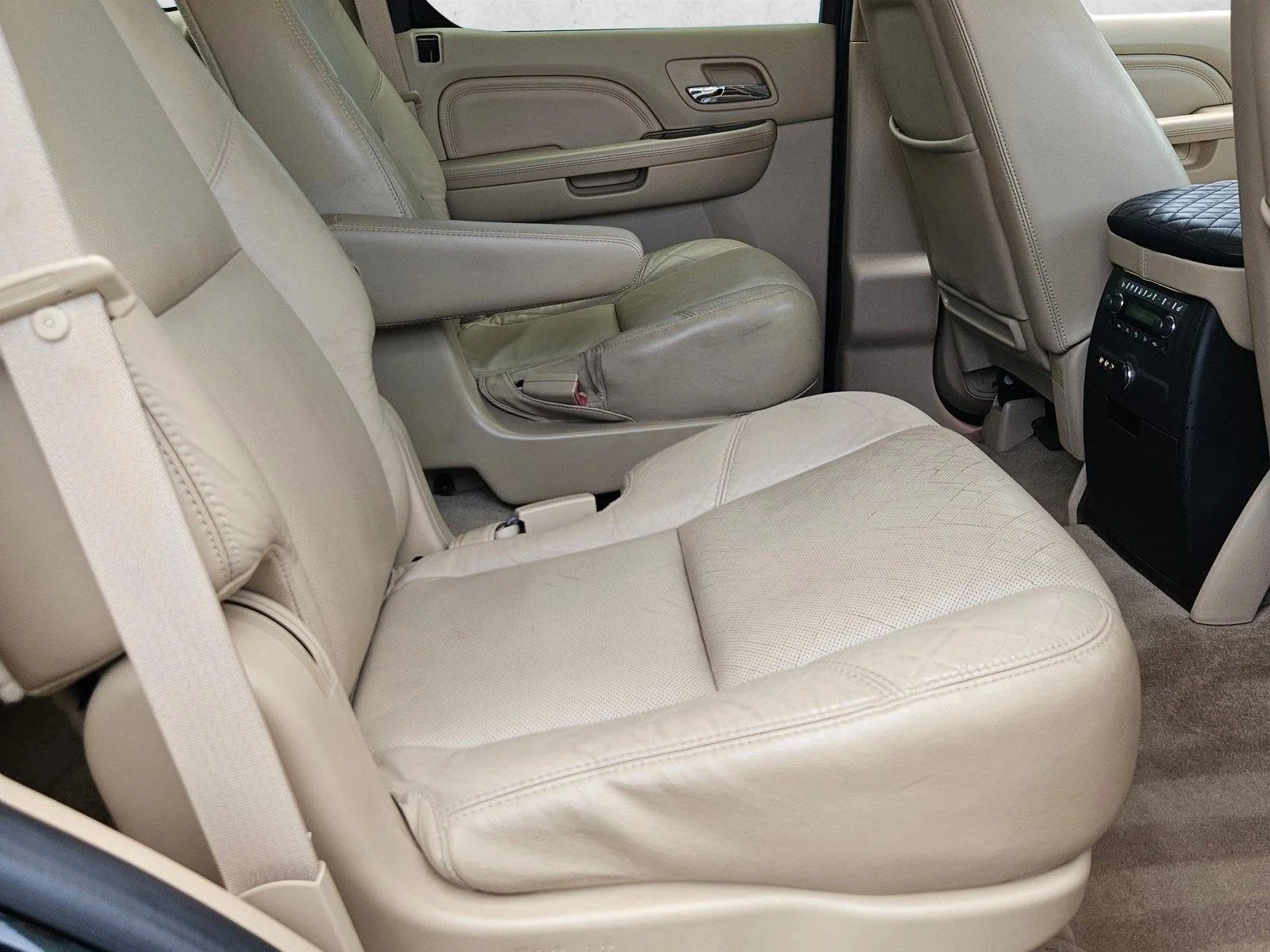 Used 2011 Black Raven Cadillac Luxury image 21