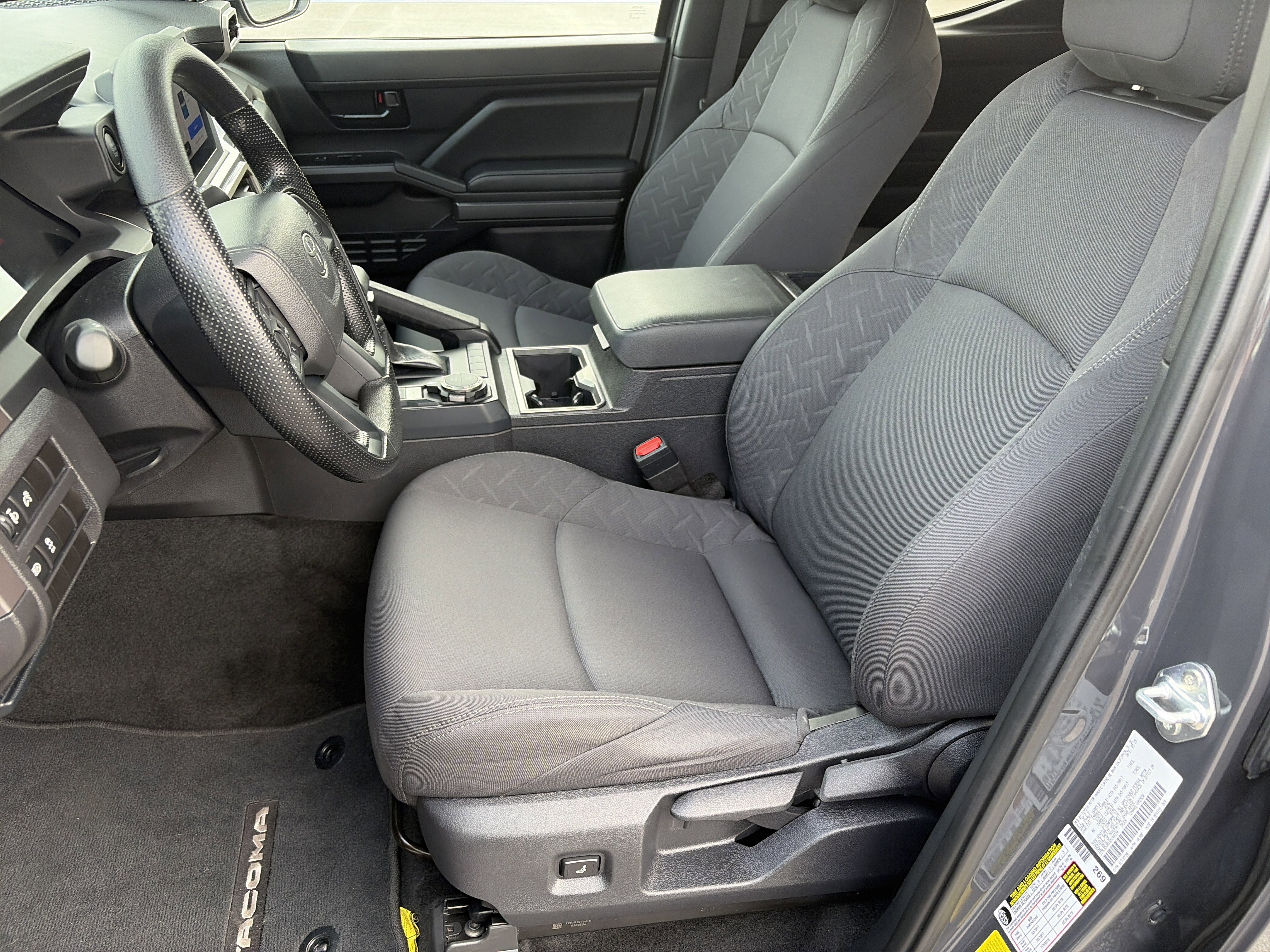 2025 Toyota Tacoma SR5 - Photo 17