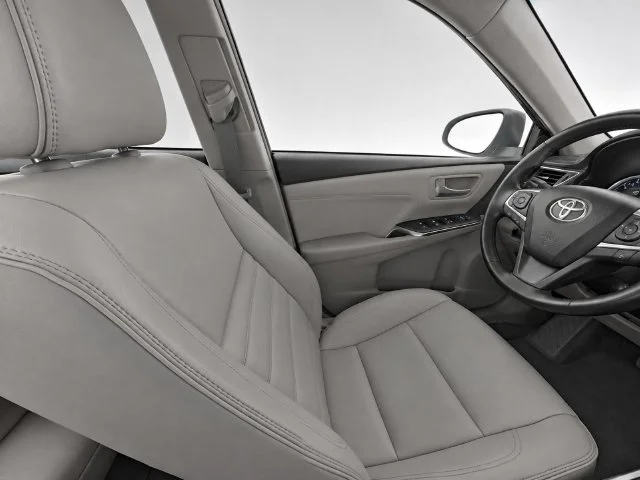 Used 2016 Cosmic Gray Mica Toyota XLE image 11