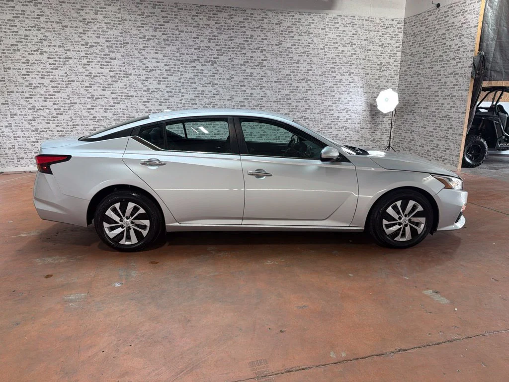Used 2020 Brilliant Silver Metallic Nissan 2.5 S image 8
