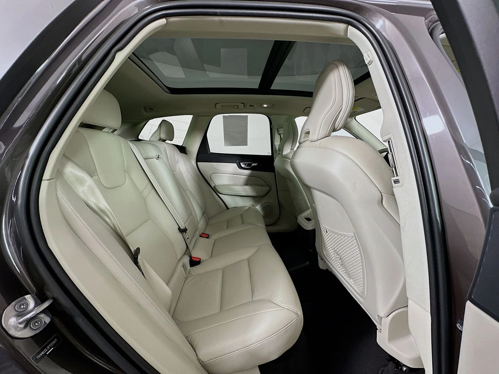Used 2023 Gray Volvo T8 Plus Dark Theme image 27