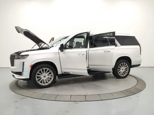Used 2021 CRYSTAL WHITE TRICOAT Cadillac Premium Luxury image 12