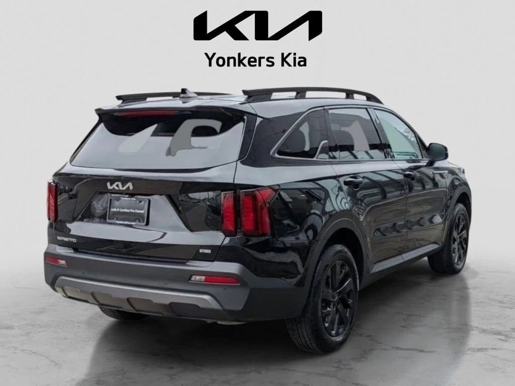 Used 2023 Black Kia X-Line S image 6
