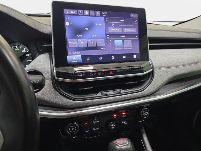 Used 2022 Silver Jeep Latitude Lux image 19