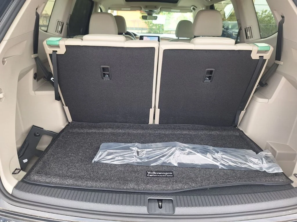New 2026 Black Volkswagen 2.0T SE w/Technology image 28