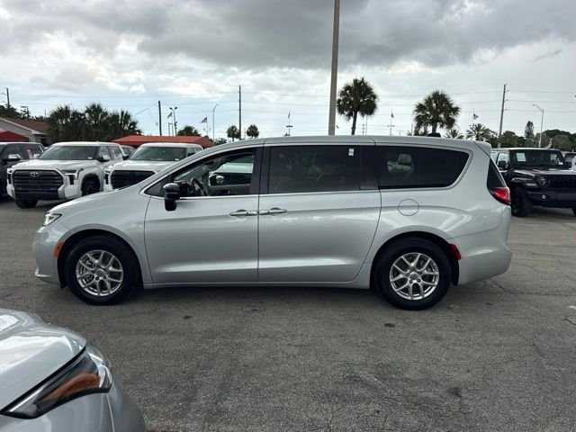 Used 2024 Silver Chrysler Touring L image 6