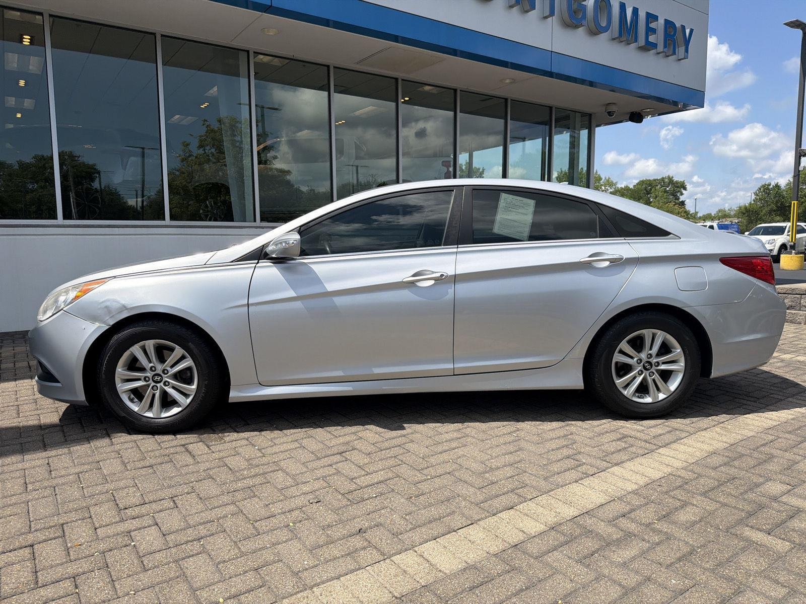 Used 2014 Radiant Silver Metallic Hyundai GLS image 2