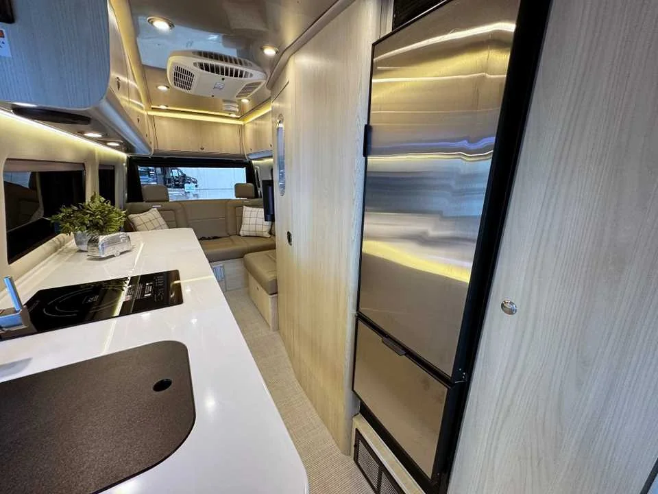 New 2025 SILVER AIRSTREAM  image 9