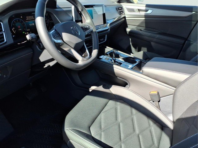 New 2026 Silver Mist Metallic Volkswagen SE w/Technology 4M image 15