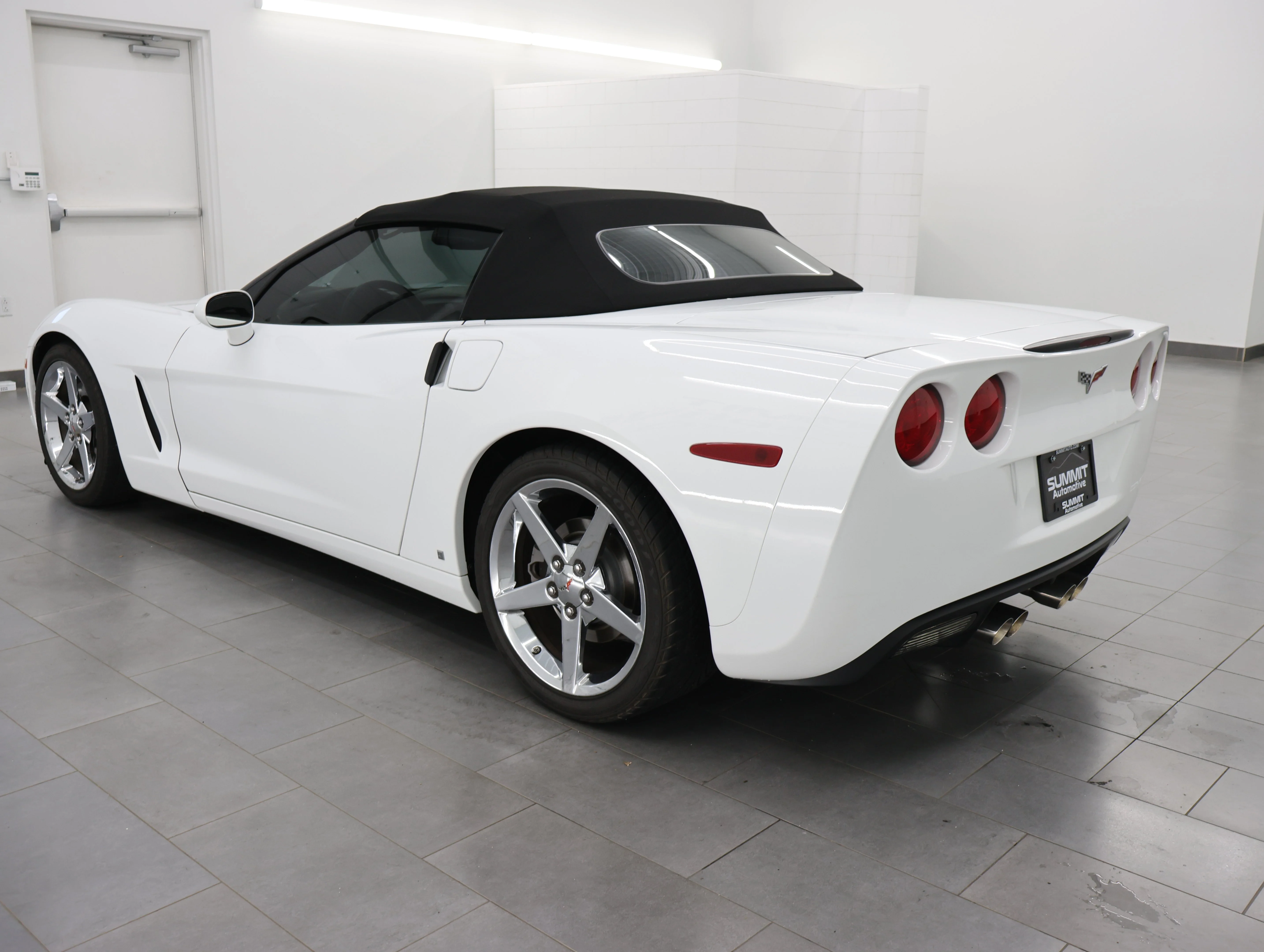 Used 2007 Arctic White Chevrolet Base image 6
