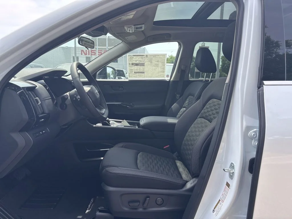 New 2026 Everest White Pearl TriCoat Nissan SV image 13