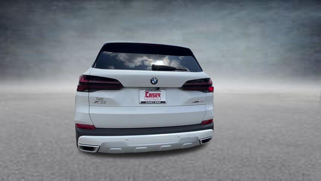 New 2026 Mineral White Metallic BMW xDrive40i image 10