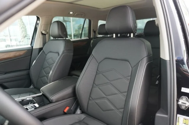 New 2026 Deep Black Pearl Volkswagen 2.0T SE w/Technology image 18