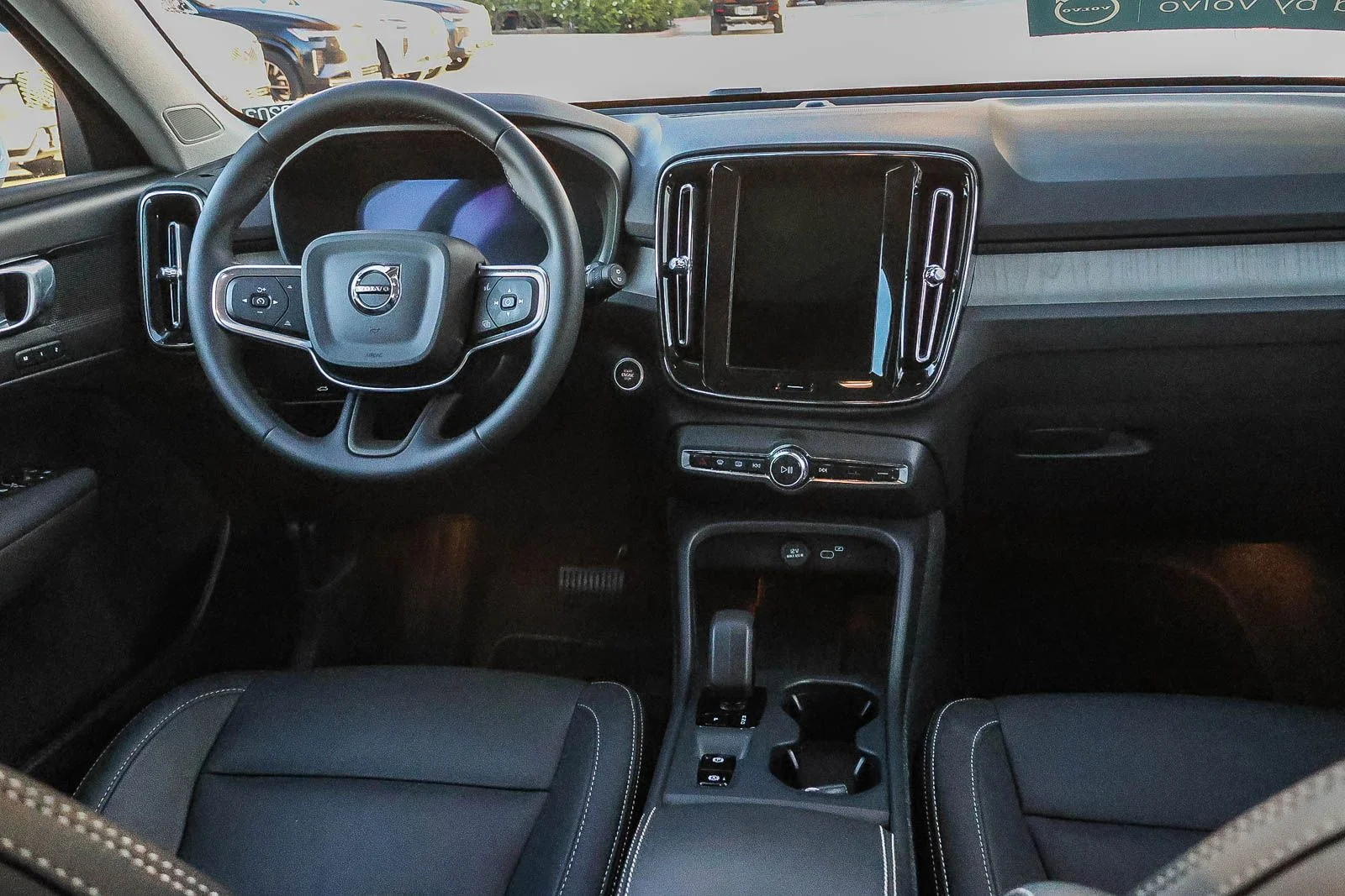 2025 Volvo XC40 Core - Photo 22