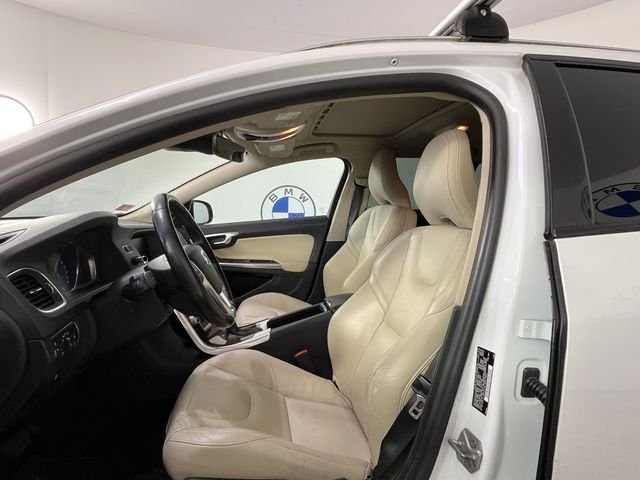 Used 2015 White Volvo T5 image 2
