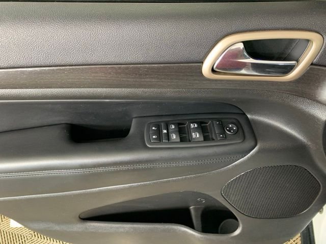 Used 2017 White Jeep Laredo image 29