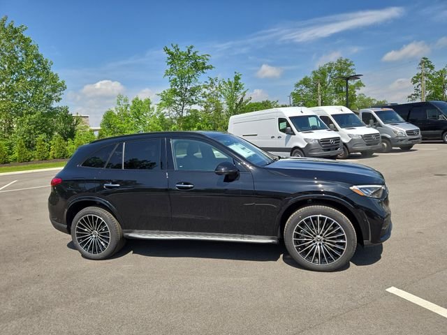 New 2026 Black Mercedes-Benz GLC300 image 2